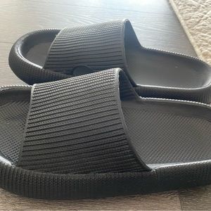 Women's slides